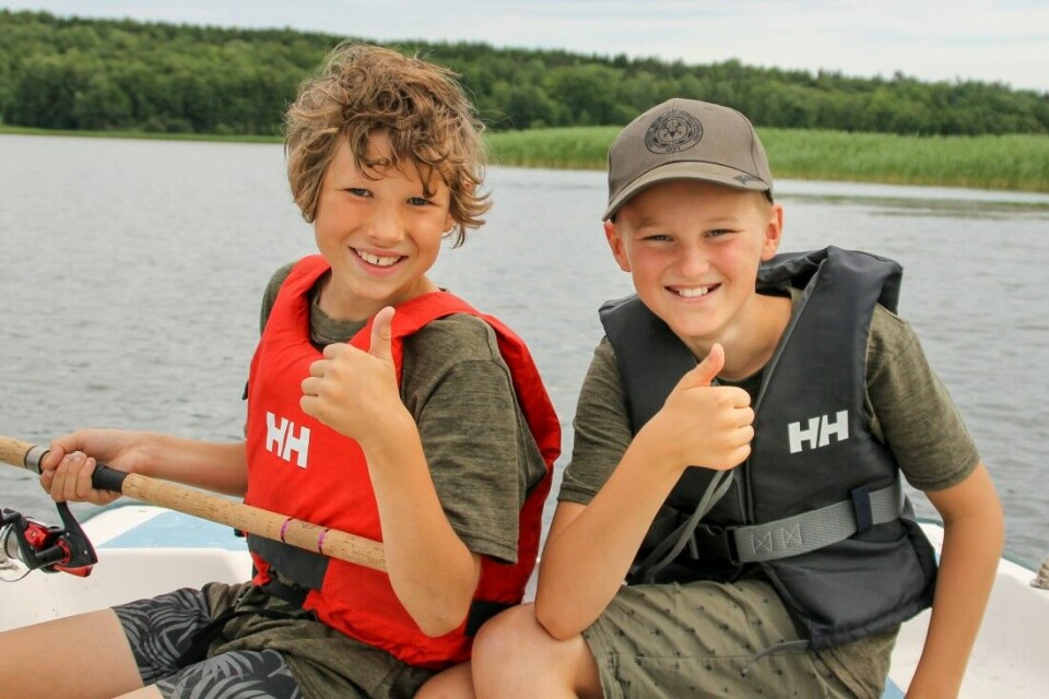 Hvordan lykkes med barn og unge? Borre JFL viser vei. Her er Martin Nilsen Nødtvedt og Håkon Belaska på fiskeskole på Borrevannet.