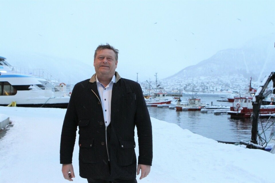 Nærings- og fiskeridepartementet foreslår å stramme inn på hvem som kan ta med fisk ut av landet. Her fiskeriminister Harald T. Nesvik (Frp). Nærings- og fiskeridepartementet foreslår å stramme inn på hvem som kan ta med fisk ut av landet. Her fiskeriminister Harald T. Nesvik (Frp).