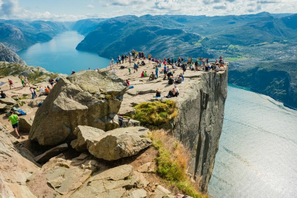 Preikestolen er blant mottakerne av tilskudd fra Miljødirektoratets tilskuddsordning Nasjonale turiststier. Over 250.000 mennesker tar hvert år turen opp til fjellplatået på nordsiden av Lysefjorden i Rogaland.