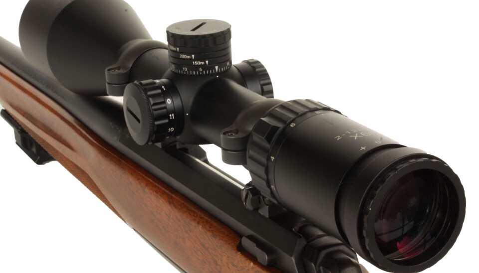 Apollo X6i 2-12x50 er et egnet sikte for generell jakt, med en funksjonell kulebanekompensator på toppen. Apollo X6i 2-12x50 er et egnet sikte for generell jakt, med en funksjonell kulebanekompensator på toppen.