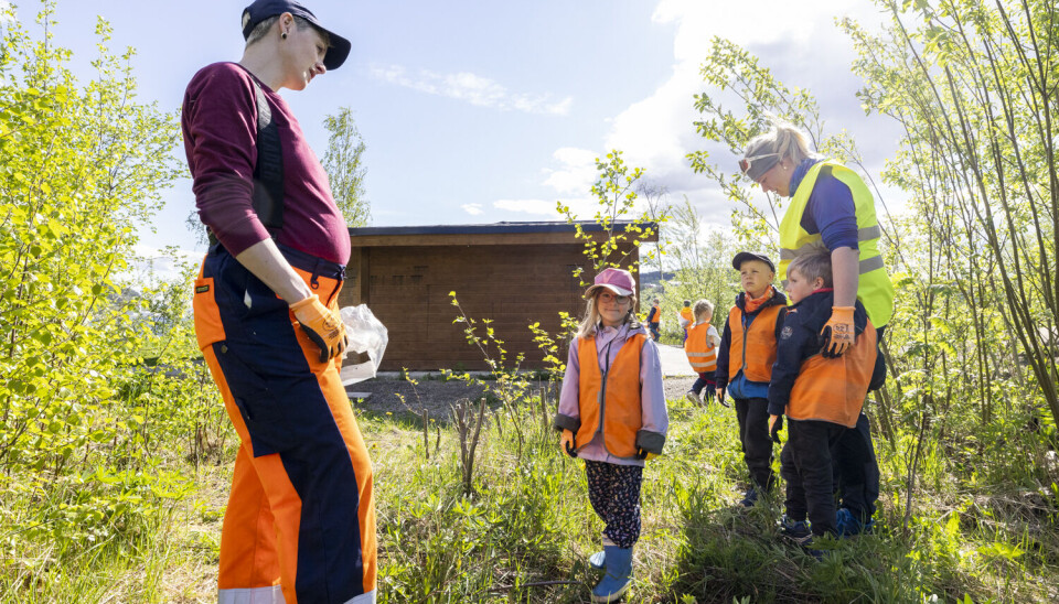 Totalt 58 ryddeaksjoner foregikk i regi av NJFF Nord-Trøndelag i 2021-22. Her ser vi prosjektleder Inga Frøseth Rossing sammen med barna Elisabeth, Emrik og Gabriel – og pedagogisk leder Silje Storli. Totalt 58 ryddeaksjoner foregikk i regi av NJFF Nord-Trøndelag i 2021-22. Her ser vi prosjektleder Inga Frøseth Rossing sammen med barna Elisabeth, Emrik og Gabriel – og pedagogisk leder Silje Storli.