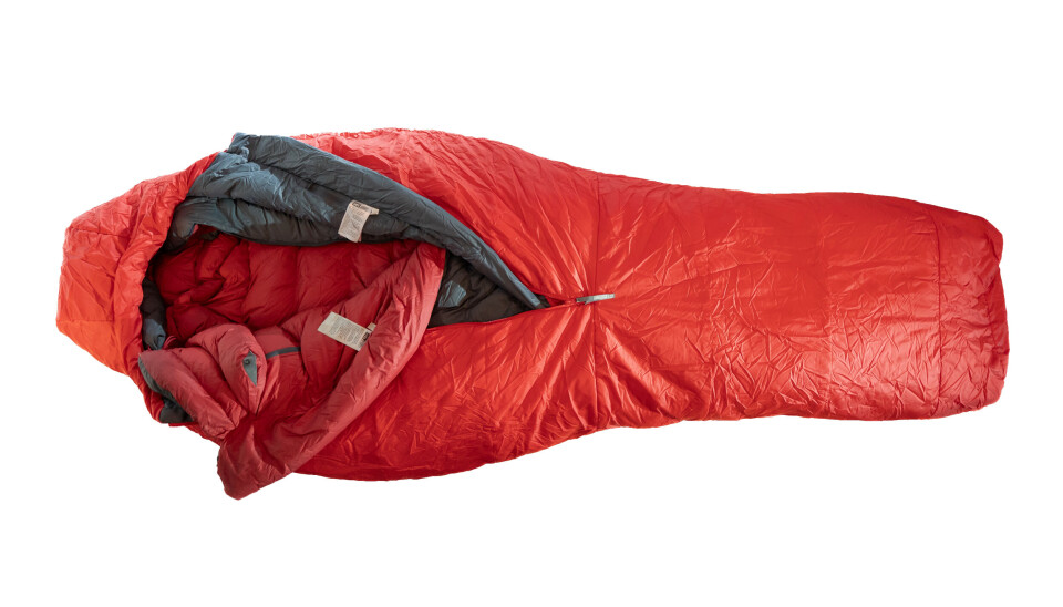 Vi har testet soveposen Helsport Spitsbergen X-trem, et genial twin-bag system som i realiteten dekker flere bruksområder. Test av soveposen Helsport Spitsbergen X-trem.