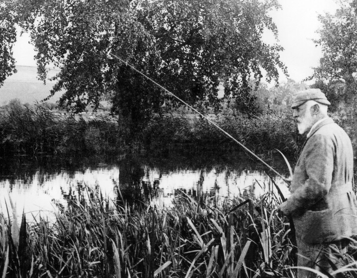 Frederic Michael Halfords navn er meislet inn i fluefiskehistorien for evig og alltid. Her fisker han på Mottisfont i River Test.