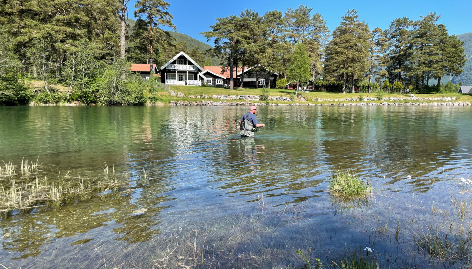 Siramoen ligger idyllisk til ved munningen av naturskjønne Eira i Møre og Romsdal. Siramoen ligger idyllisk til ved munningen av naturskjønne Eira i Møre og Romsdal.