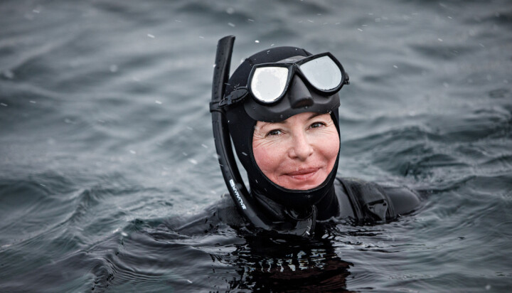 Gradvis: Christine Bendiksen anbefaler alle som vil bli undervannsjegere å ikke gape over for mye i starten. Hun er medforfatter av læreboka Fridykking for alle.