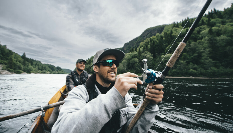 I Namsen er det null stress. Spanderer du på deg en roer som kan elva, er harlingfisket et av Lakse-Norges sikreste kort.