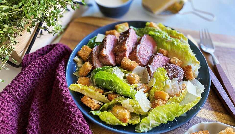 Cæsarsalat med andebryst. Cæsarsalat med andebryst.