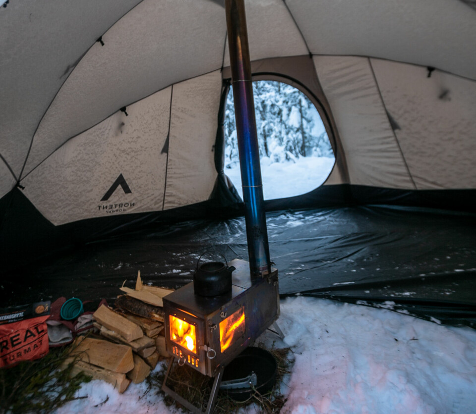 Bilde av varmeovnen som gir teltet god temperatur på svært kort tid.