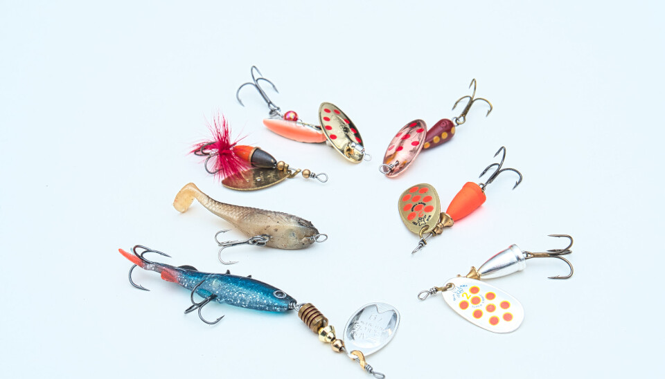 Med en spinnersamling som dette, er du godt rustet. Her er alt fra små spinnere til varianter med fiskekropp. Fint fargespenn er det også. Den løse gummifisken, kan festes inn bak alle spinnere. Med en spinnersamling som dette, er du godt rustet. Her er alt fra små spinnere til varianter med fiskekropp. Fint fargespenn er det også. Den løse gummifisken, kan festes inn bak alle spinnere. Her ser vi en samling av svært gode spinnere.