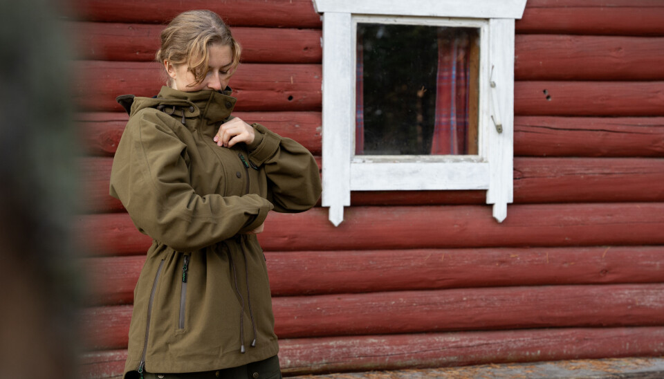 Her testes Ridgeline Monsoon Dame Anorakk. Her testes Ridgeline Monsoon Dame Anorakk. Her ser vi en kvinnelig jeger som har funnet en solid anorakk som passer henne godt!