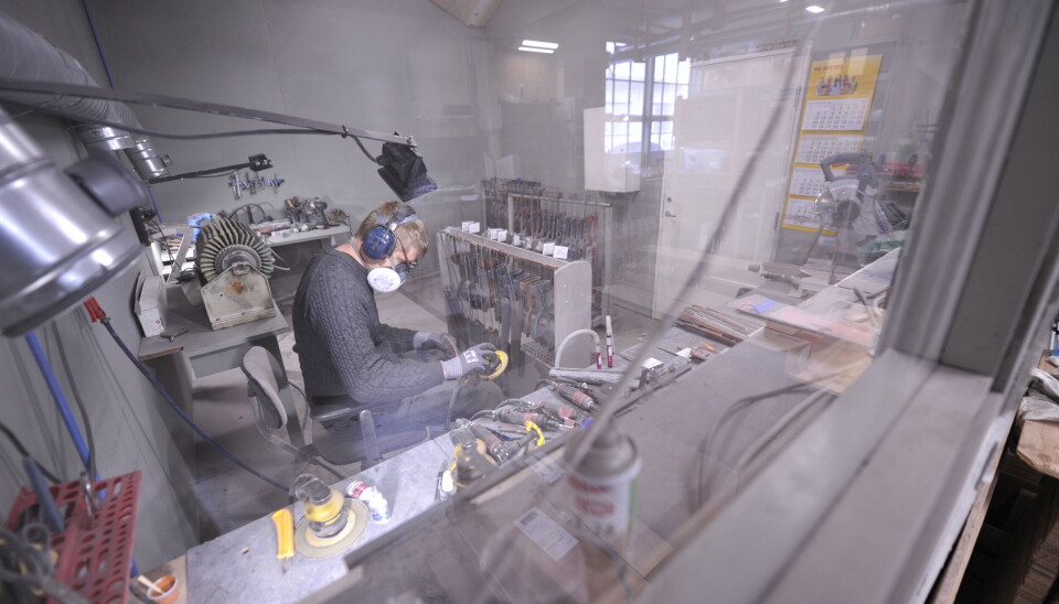 Kjetil Kverndokk liker å ha full kontroll på hele produksjonsløpet og har pusset tusenvis av skjefter. Kjetil Kverndokk liker å ha full kontroll på hele produksjonsløpet og har pusset tusenvis av skjefter.