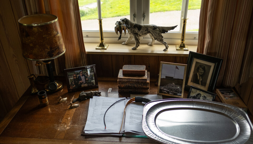 Interiøret levner liten tvil, her bor det jegere. Interiøret levner liten tvil, her bor det jegere. Bilde av deler av interiøret til Aalerud.