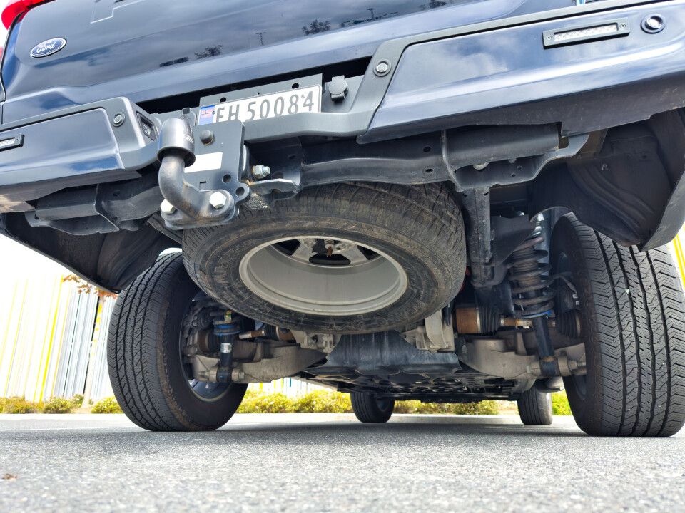 Bilen har i kjent stil også et ekstrahjul på plass. Bilen har i kjent stil også et ekstrahjul på plass.