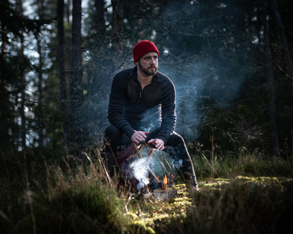 Brynje Arctic Zip Polo Combat Shirt og Arctic Combat Longs er fine plagg å ha med seg på en skogtur! Brynje Arctic Zip Polo Combat Shirt og Arctic Combat Longs er fine plagg å ha med seg på en skogtur! Testes i dette bilde foran et lite bål.