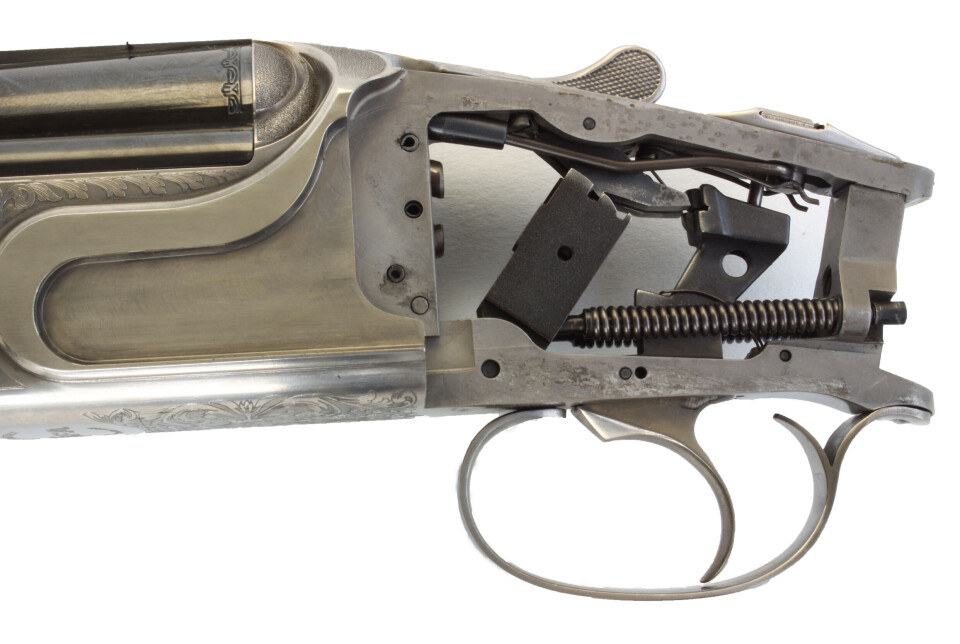 Innvendig er dette en standard italiensk over/under med mekanisk løpssjalter.