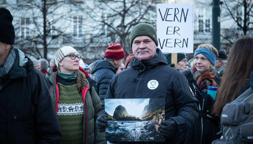 Informasjonssjef Line Lillebø Osfoss (til venstre) og fagrådgiver Øyvind Fjeldseth (til høyre) fra Norges Jeger- og Fiskerforbund (NJFF) var begge til stede da en rekke frilufts- og miljøorganisasjoner holdt appell foran Stortinget tidligere denne uken.