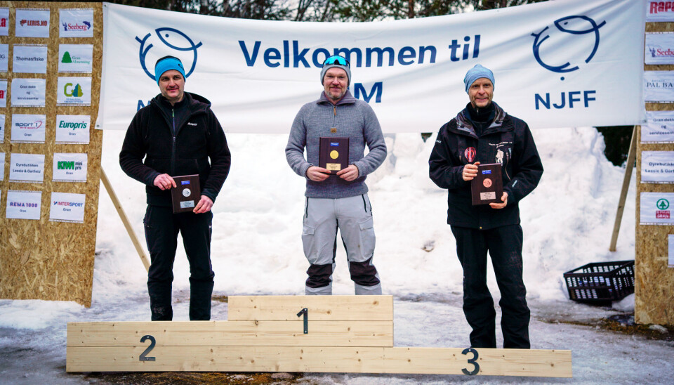 I herreklassen kan Frank Hønsen (i midten) smykke seg med tittelen norgesmester, mens Lars Hanssen (til venstre) rappet andreplassen med noen gram foran Ståle Hellenes (til høyre).