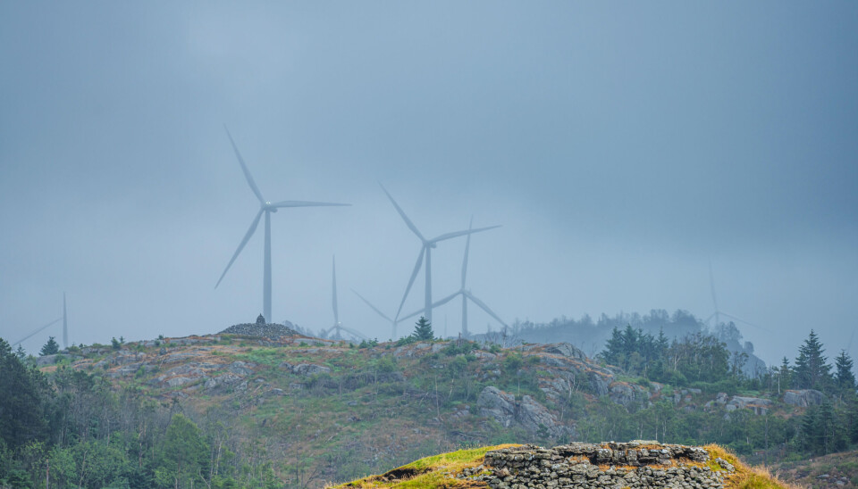 Grimstad kommunestyre har sagt ja til å utrede en vindmøllepark ved Omre. Deler av området er i dag regulert til landbruk, natur og fritid. Vindmøllene på bildet er brukt som illustrasjon, og har ikke noe med de konkrete planene å gjøre.