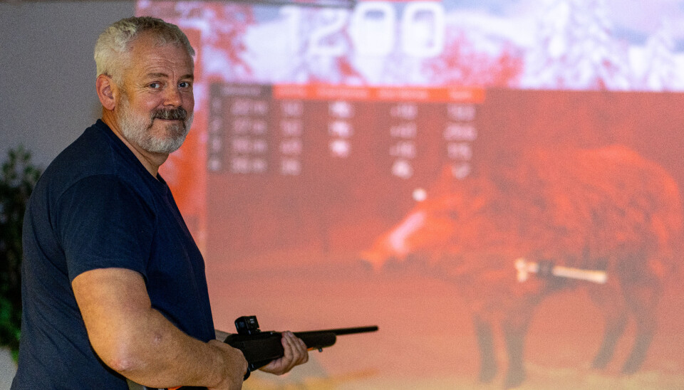 Leder Runar Dalen i Sandefjord JFF håper simulatorskyting for eldre med demens også kan være til inspirasjon for andre foreninger i landet. Her kan man
prøve seg på alt fra rype til villsvin og bjørn. Simulatorskyting