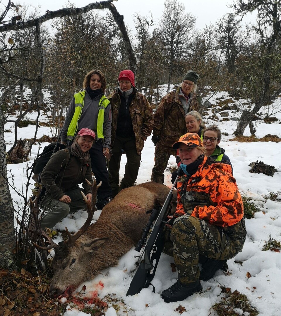 Hjortejakt i krevende terreng i Sunndalsfjella byr også på samhold og lave skuldre.
