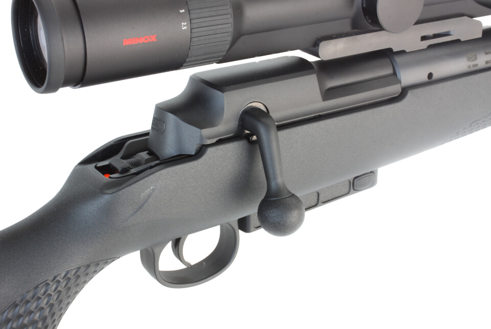 Sluttstykket går bokstavelig talt på skinner i ramma. Sikringen er riktig plassert og lett å betjene. Sluttstykket går bokstavelig talt på skinner i ramma. Sikringen er riktig plassert og lett å betjene.