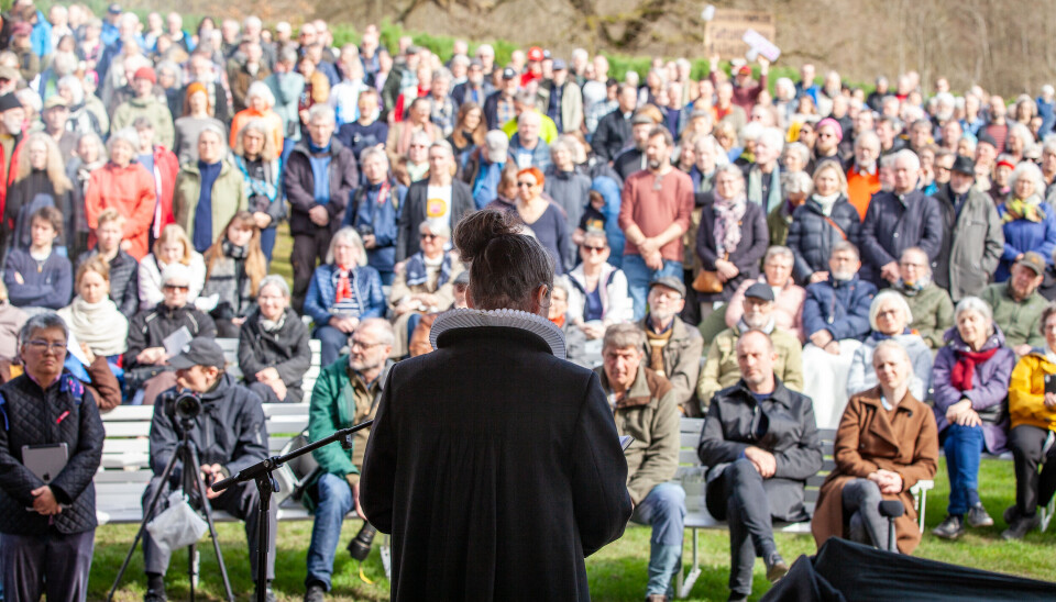 Over tusen mennesker samlet seg for å følge begravelsen av Vejle Fjord. En prest sto for håpsandakten etter selve begravelsen.