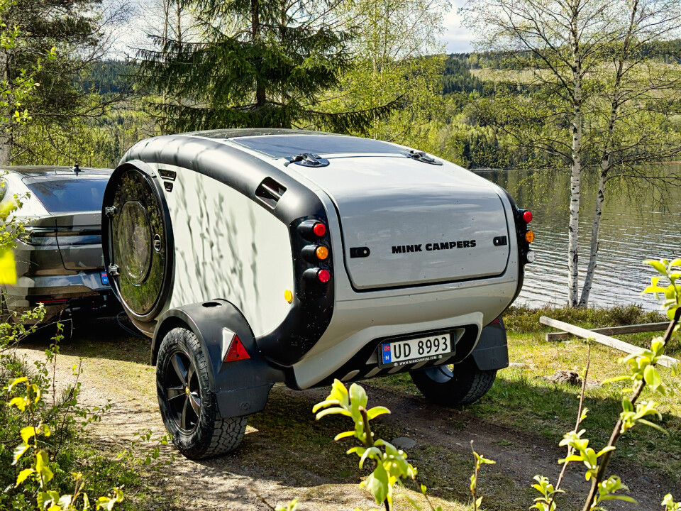 Designet er så kompromissløst at det ikke prøver å tilfredsstille andre enn dem som blir fjetret ved første blikk. Designet er så kompromissløst at det ikke prøver å tilfredsstille andre enn dem som blir fjetret ved første blikk.