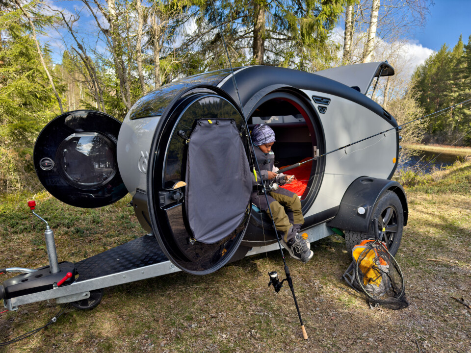Det mangler et stigtrinn for å komme inn i vogna. Burde vært standard. Det mangler et stigtrinn for å komme inn i vogna. Burde vært standard.