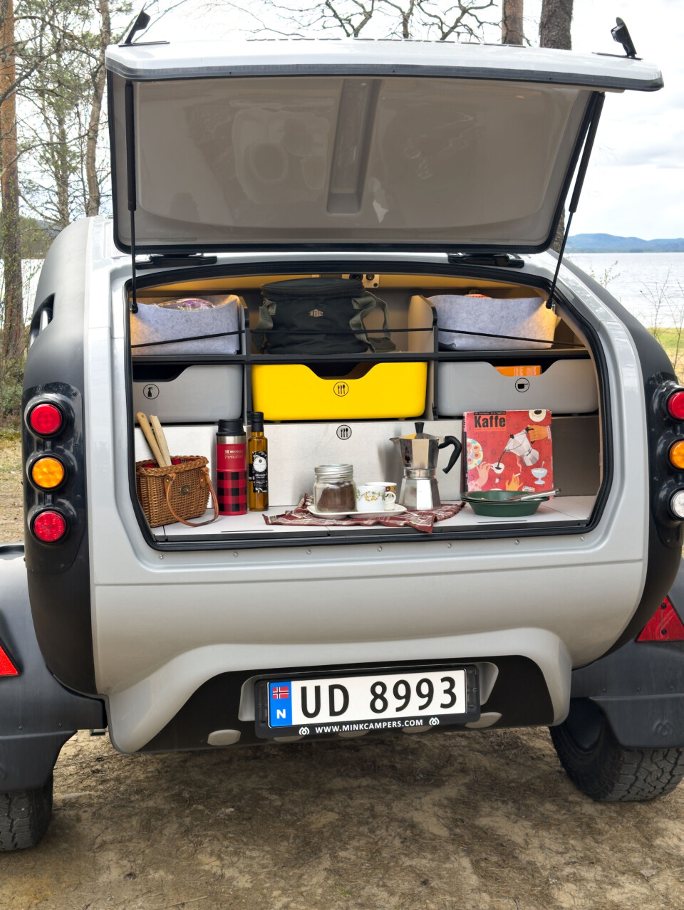 Kjøkkenet er fint, men svært enkelt. Noen justeringer her, vil øke bruksgleden flere hakk. Kjøkkenet er fint, men svært enkelt. Noen justeringer her, vil øke bruksgleden flere hakk.