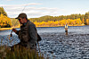 Disse to ivrige fiskerne er godt i gang med fluefiskecampen!