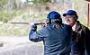 Både dyrevelferden og lommeboka har godt av at jaktskuddene sitter der de skal. Hyppige besøk på banen og færre skudd, er bedre enn mange skudd en sjelden gang, påpeker Jon og gir tommel opp til «eleven».