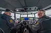 Seniorrådgiverne Einar Vereide (t.v.)  og Lars Tore Ruud fra kystseksjonen i SNO har begge bakgrunn fra Politiet. – Vi kan sveipe et stort område på relativ kort tid, sier de.